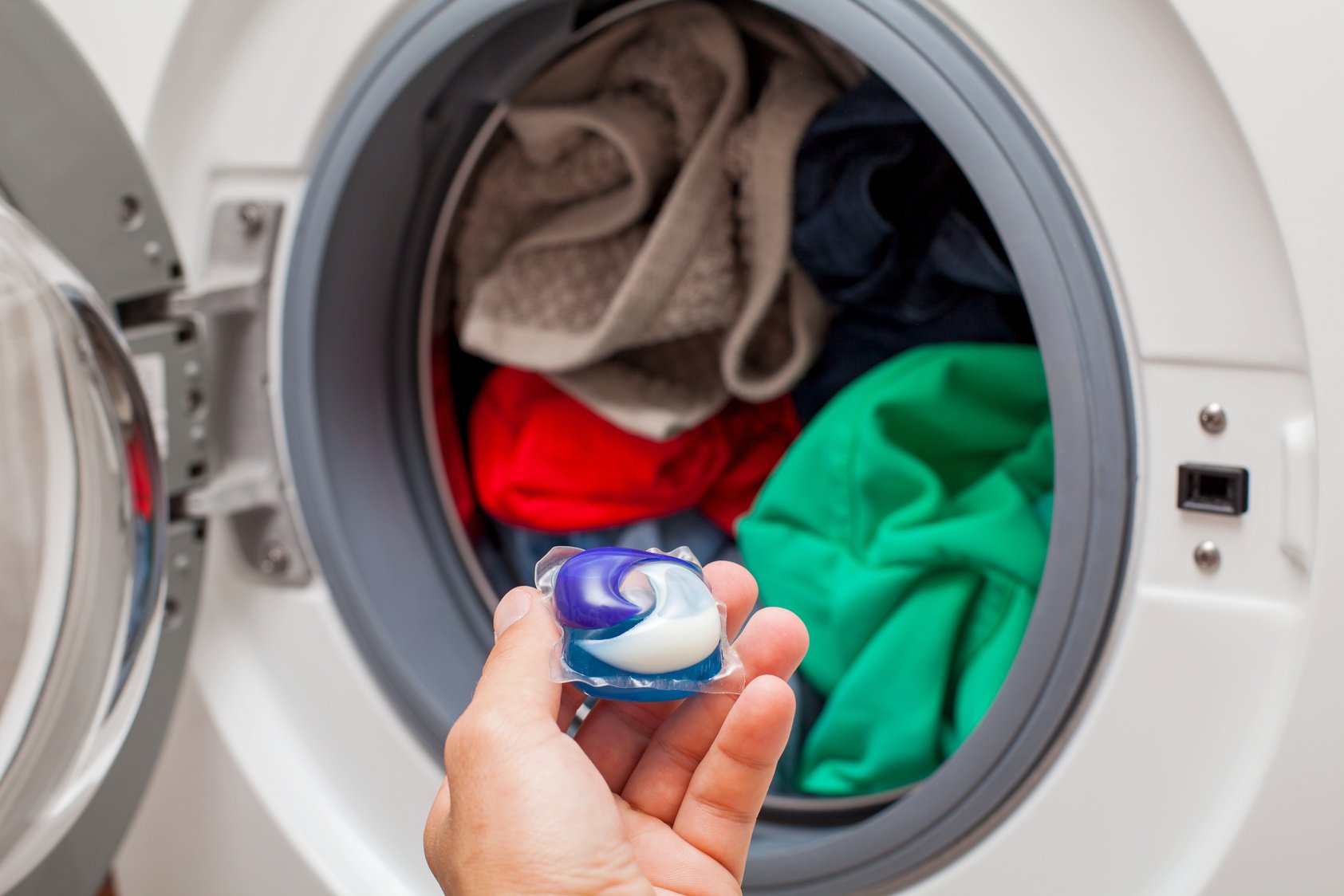 Laundry detergent pod